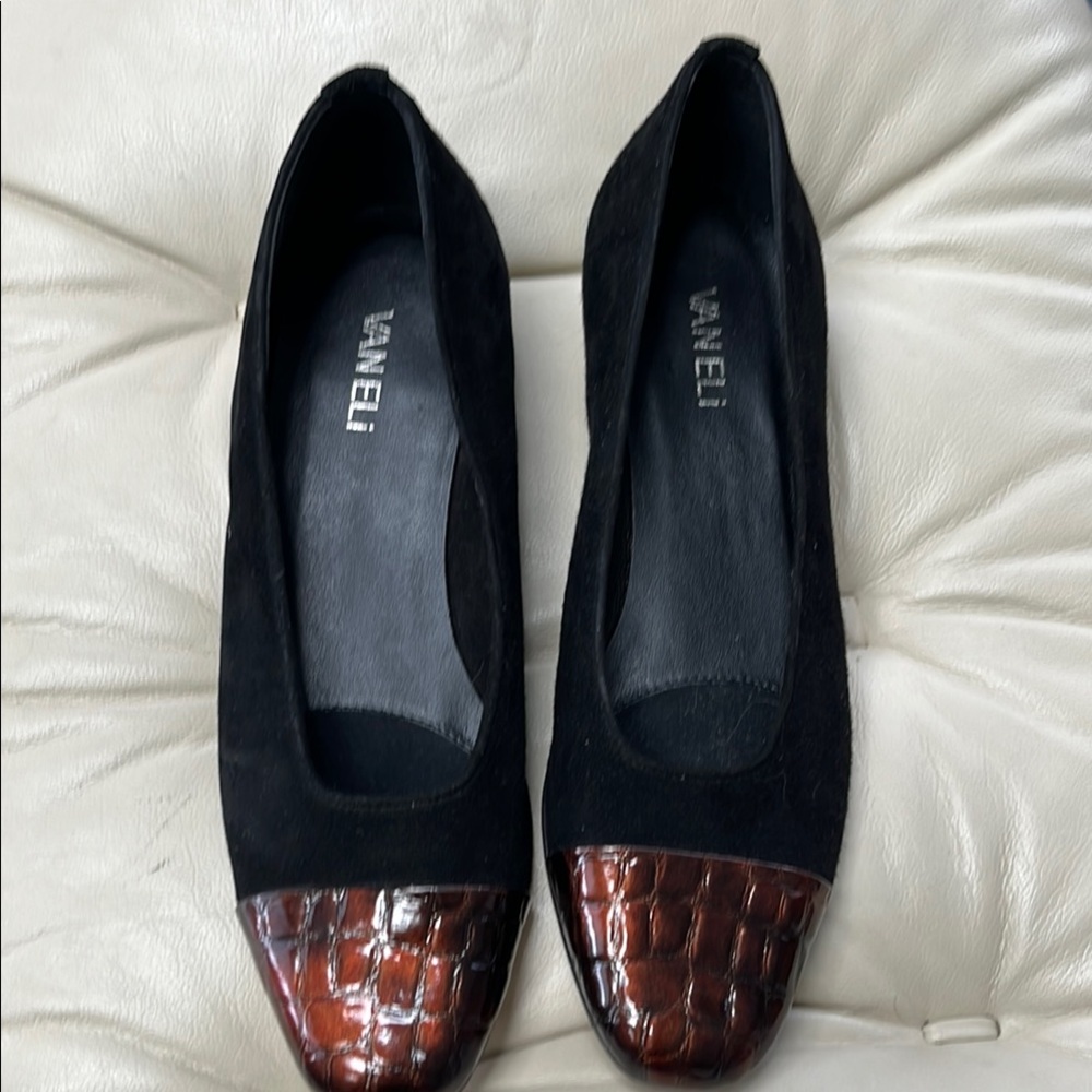 Van Eli Frankie suede flat - EUC size 9.5